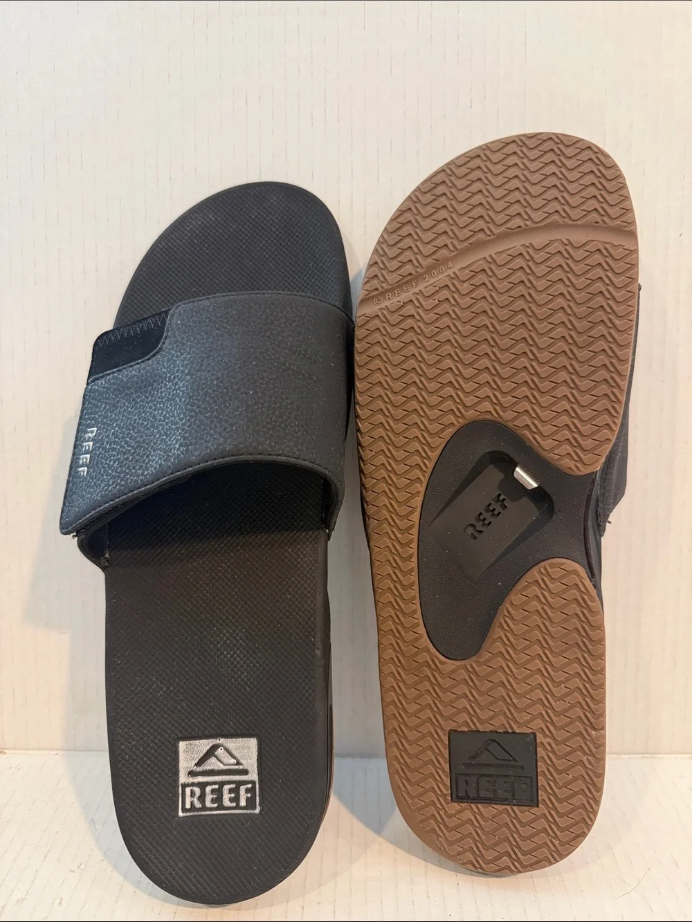 Reef Men’s Black Slide Fanning Sandals with Bottle Opener on the Sole (sz 14)